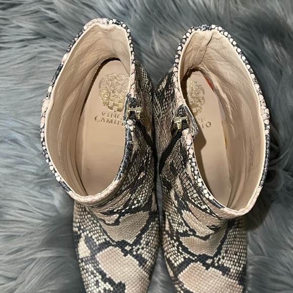 Sz. 8.5 Vince Camuto Dannia Leather Snakeskin Print Boots in Natural - Picture 13 of 16